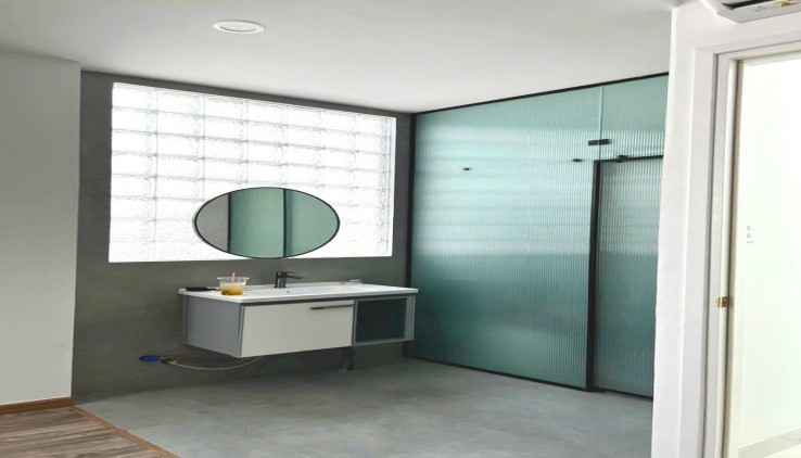 Nhà đẹp 4 tầng, Ô tô ngủ trong nhà, Tiếp Giáp Quận 1, 135m2sd Chỉ có 7,6 tỷ. Đường Bừi Hữu Nghĩa, Bình Thạnh, HXH, Chốt nhanh có nhà đón tết.